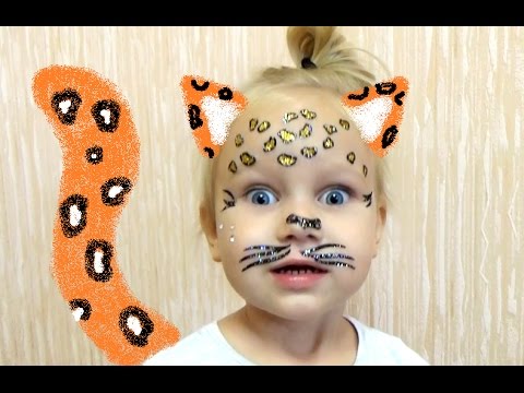 Алиса наклеила наклейки на лицо ! Face painting for kids