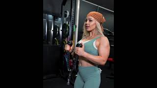 stephaine sanzo bicep workout at Gym
