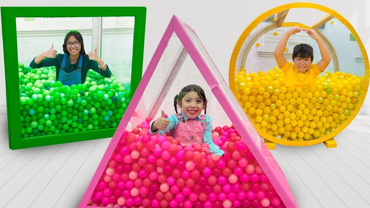 Canción de Formas para Niños con Wendy, Maddie y Eric y Casas de Juguetes de Figuras Diferentes