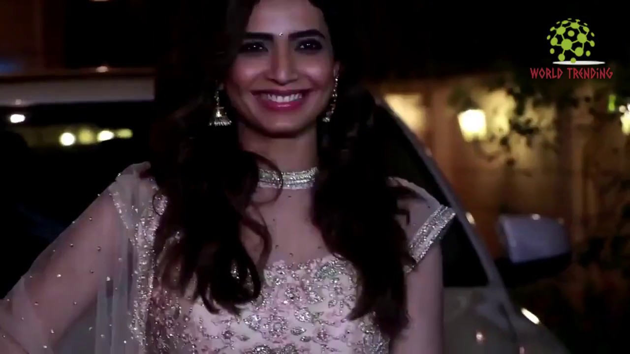 Karishma Tanna Embarrasing Moments, Wardrobe Malfunction Video !!