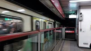 北捷 033/034 C301進站（親子友善列車彩繪）（感謝林奕勳提供）