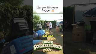 ZARBEX FÄLLT vom BAGGER🤣🤣 @zarbex #shorts #lustig #garten