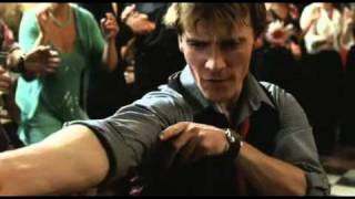 Michael Fassbender Dancing Resimi