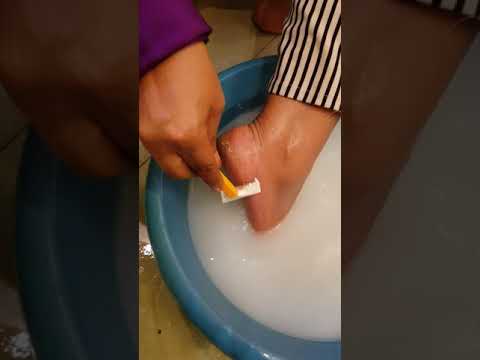 طريقة عمل البدكير ونظافة القدمين في المنزل