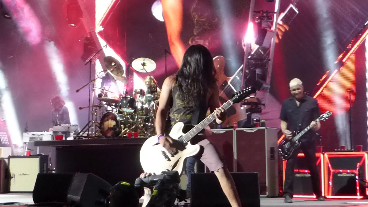 Foo Fighters - Monkey Wrench (With KISS Guy/ Yayo Sanchez Cover Fan From Crowd) LIVE 4/18/18