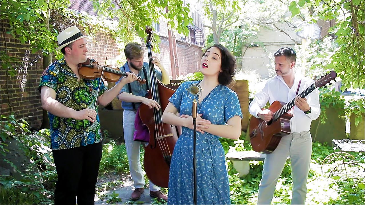 Un Rien Me Fait Chanter Tatiana EvaMarie & Avalon Jazz Band Accordi