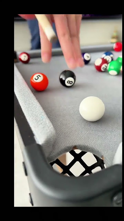Billiards toys, who said that a small pool table cannot clear the table in one shot, a novel and