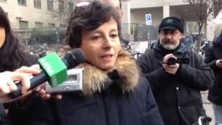Il ministro Carrozza parla ai ricercatori fuori dalla Bocconi - 3