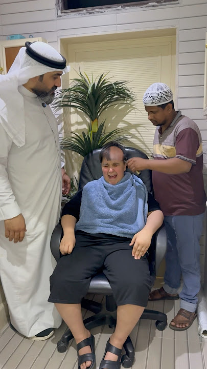 حلق شعر ولده و الاب يتفاجئ #اكسبلور #ضحك #ترند #funny #الكويت