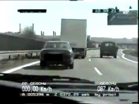 VOLLIDIOT! AUF DER AUTOBAHN! AUTO VS LKW!
