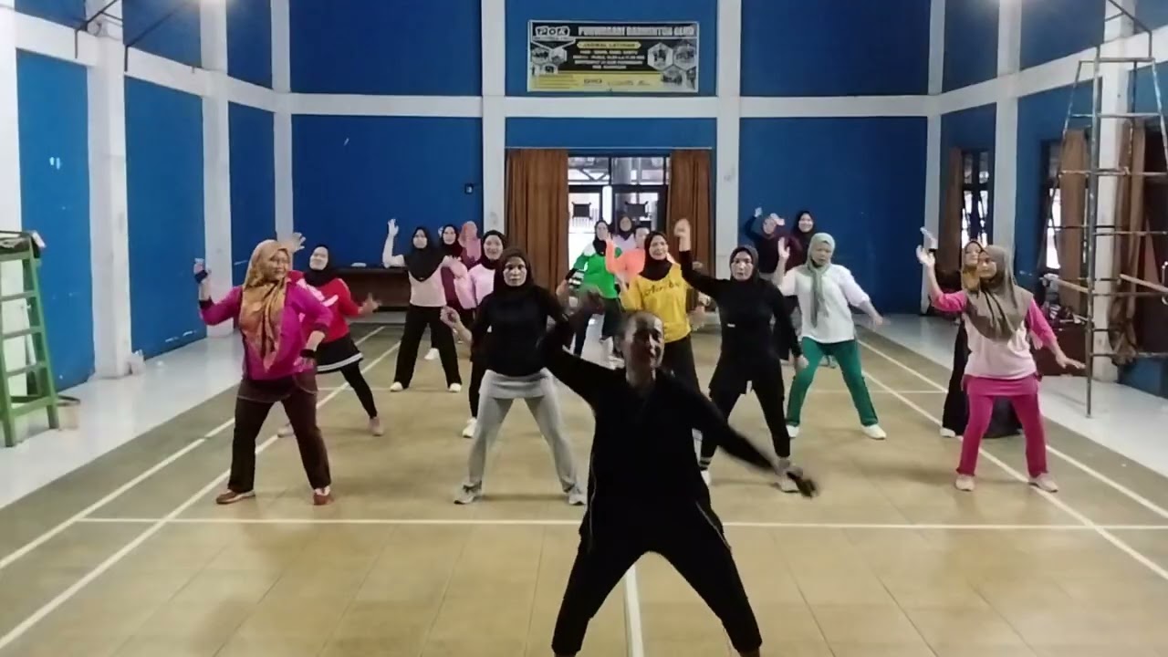 Bag 221,Jum'at 28112025 senam kreasi "Karena kau" OnayPurwasari