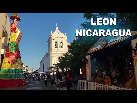 WALKING TOUR in LEON - THE OTHER COLONIAL CITY in NICARAGUA 😱