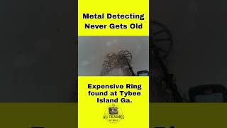Ring in the Scoop, First of this Kind for Me #metaldetecting #beachdetecting
