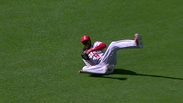 LAA@NYM: Maybin slides to make a crafty catch in left