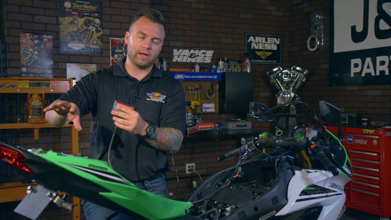 Dynojet Power Commander V Install ZX6R - YouTube