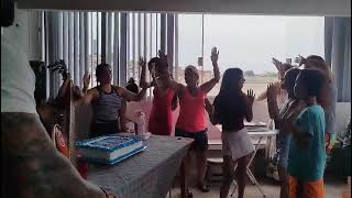 MOMENTO DE LOUVOR NA VÓ MARIA