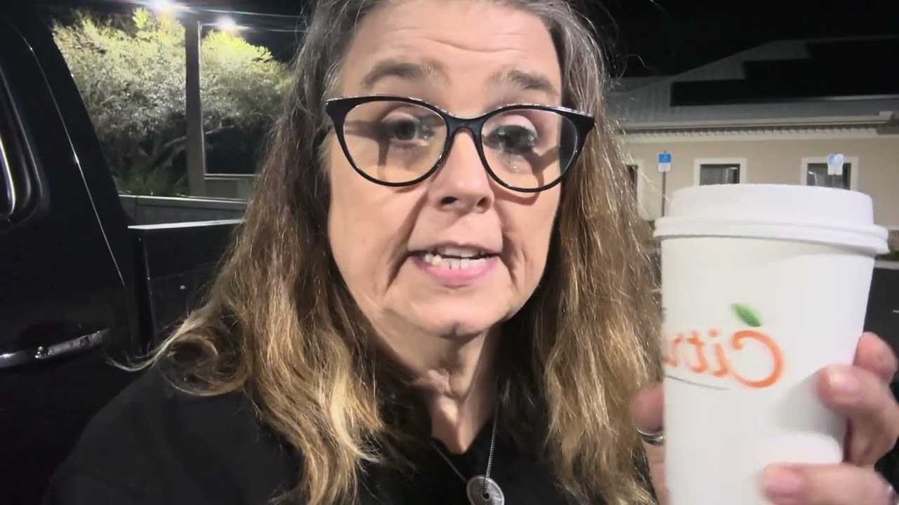 Цитрусовая башня ночью 🌙 | Быстрая остановка в Клермонте, Флорида