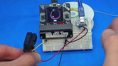 Adafruit CLUE nRF52840 & CircuitPython - A single-player Pong game