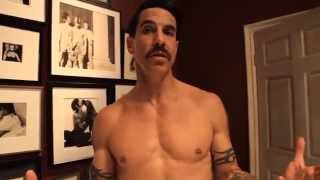 Red Hot Chili Peppers - Look Around [Behind The Scenes Of The Interactive Video] 2