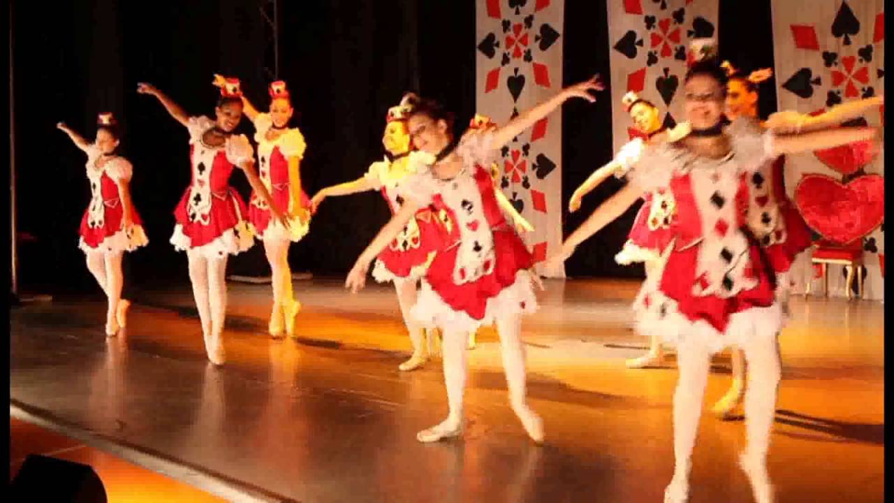 Studio Ello de Dança - Cartas de Baralho