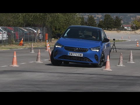 Opel Corsa e 2020 - Maniobra de esquiva (moose test) y eslalon | km77.com