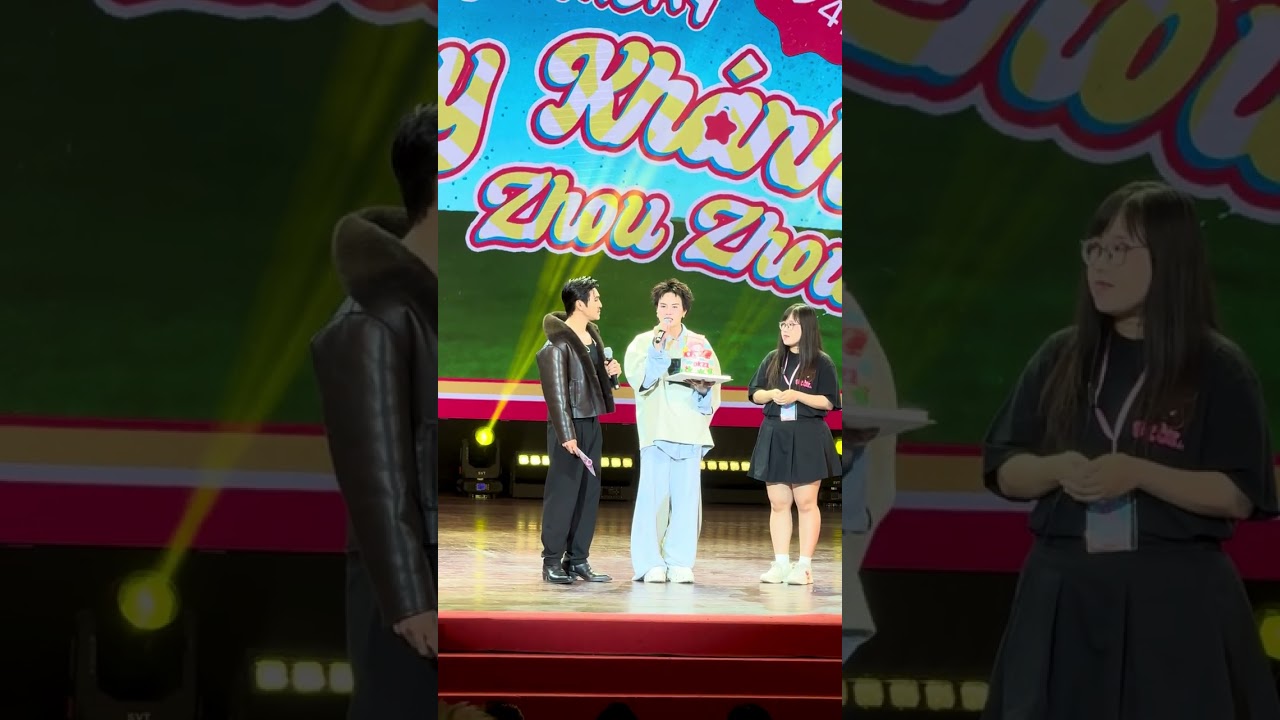 Bánh kem thành tựu 2025 của bé Dâu - Fanmeeting Hà Nội 2026 [fancam]