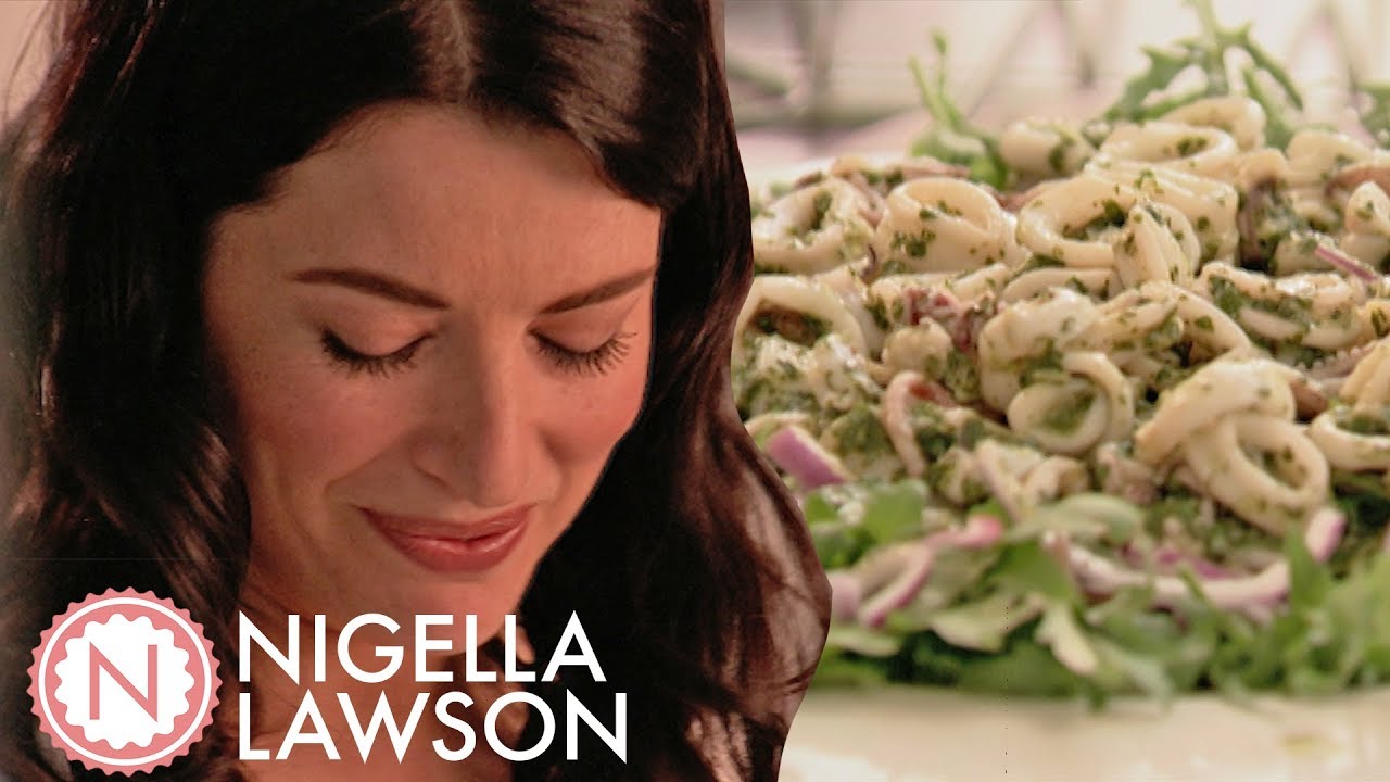 Салат из кальмаров от Найджеллы | Вечное лето с Найджеллой