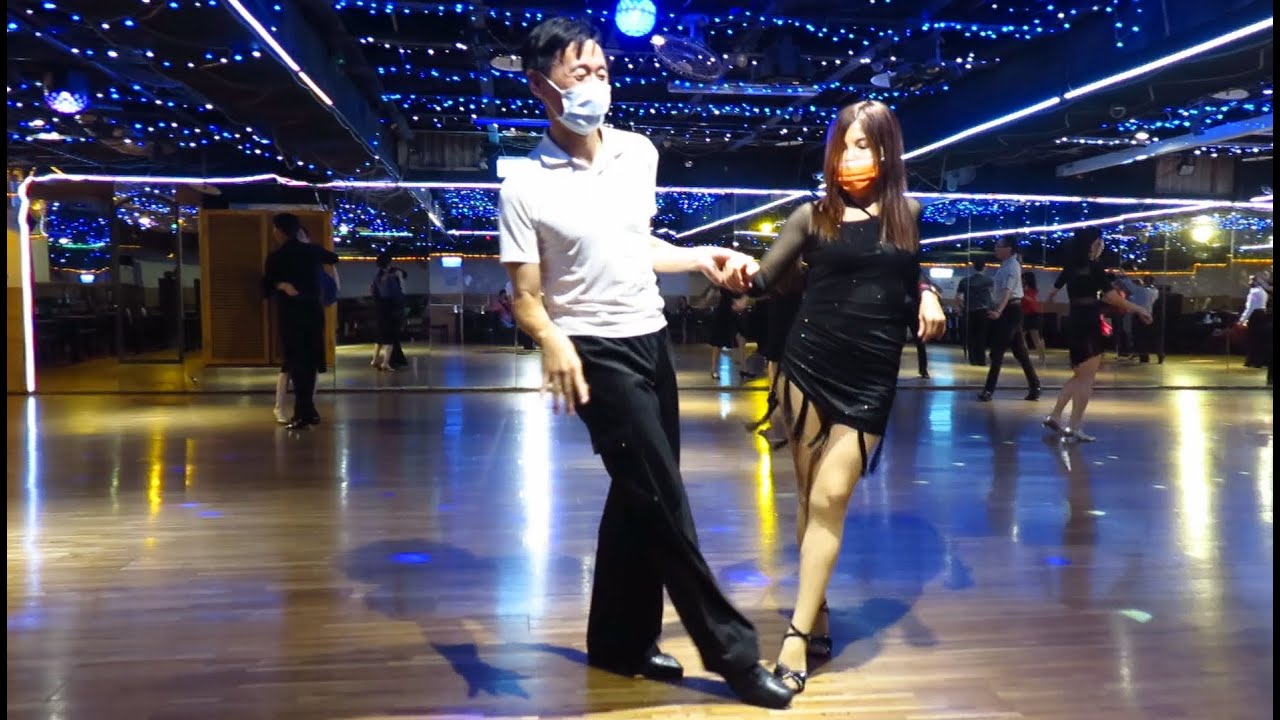 三步吉魯巴，吳興國老師黑衣女助教-華爾滋舞場-20221106(日)2128