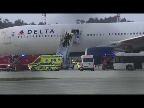 Fumo in cabina per un volo Delta a Porto: inversione di rotta e atterraggio d'emergenza