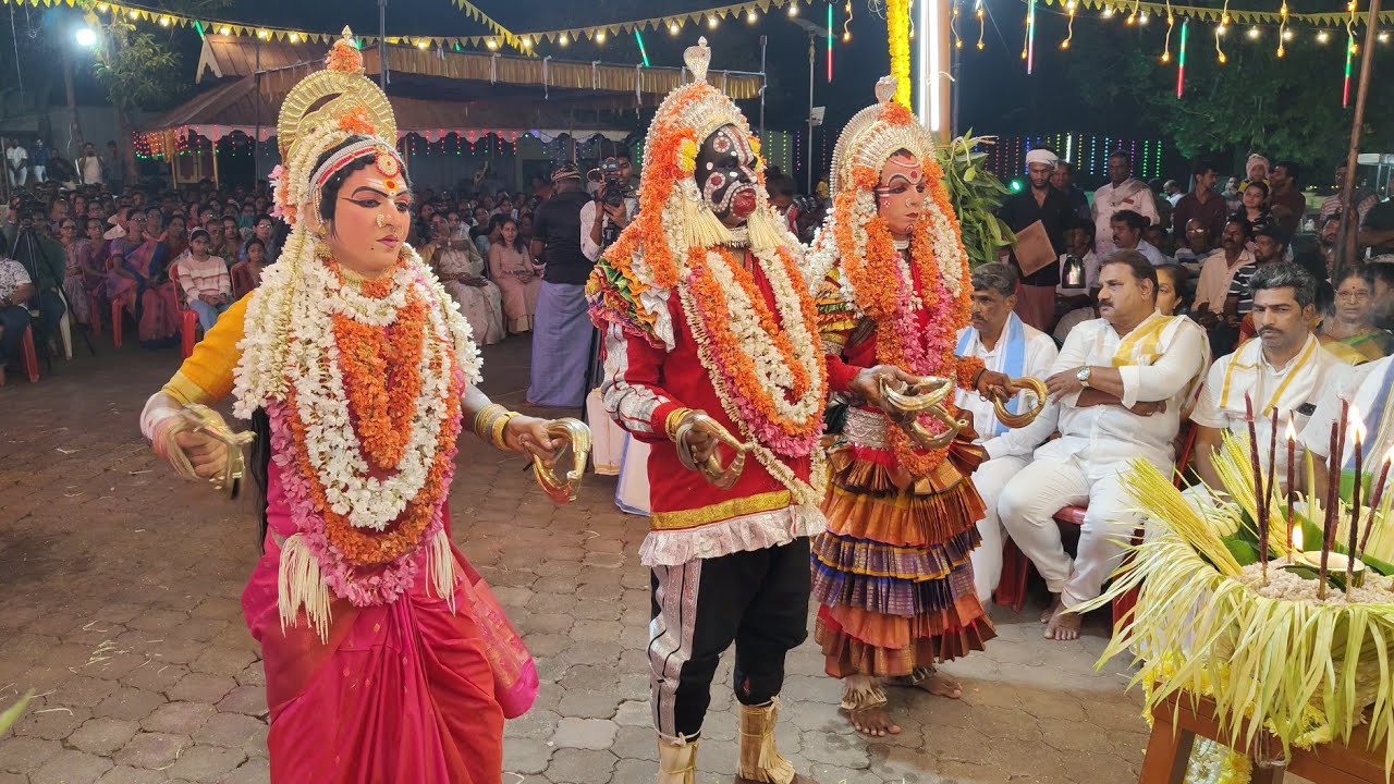 ಕಲ್ಕುಡ, ಕಲ್ಲುರ್ಟಿ, ಕಾಳಮ್ಮ ದೈವದ ಗಗ್ಗರ ಸೇವೆ 🙏 ವಿಶ್ವನಾಥ ಕ್ಷೇತ್ರ ಕಟಪಾಡಿ| Kalkuda Kallurti Kalamma Kola