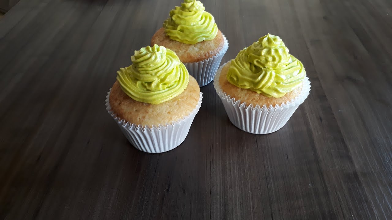 Como Hacer cupcake de vainilla esponjosos YouTube