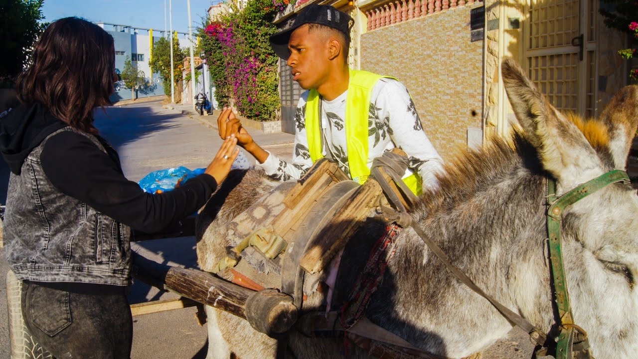 سخرت منه لأنه فقير..لكن عندما إكتشفت أنه صاحب شركات كبرى(الفقر/التكبر)