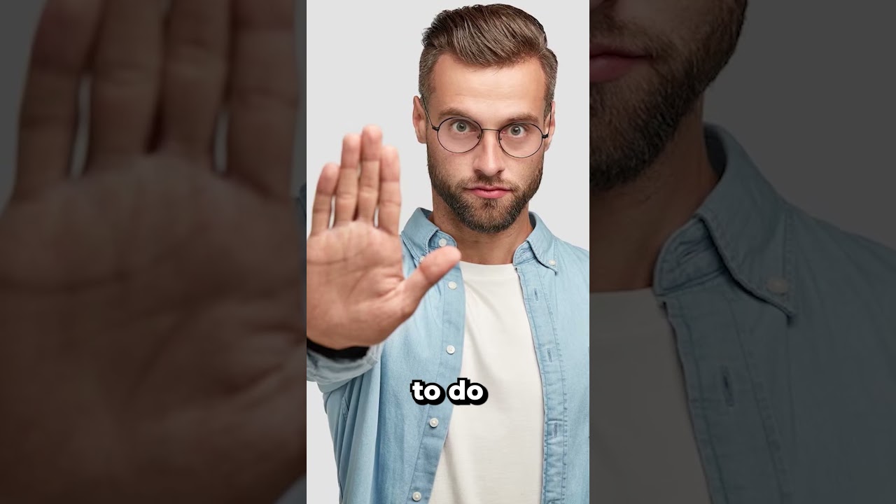 Этот лысый мужчина ходит к самому дорогому парикмахеру!