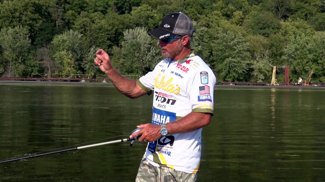 BIG BITE BAITS FLOATING WORM WITH JEFF KRIET 