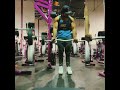 ejercicio curl de biceps con accesorios