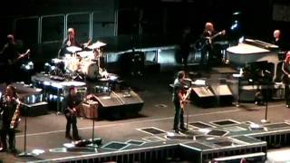 Bruce Springsteen &amp; The E Street Band - Out In The Street
