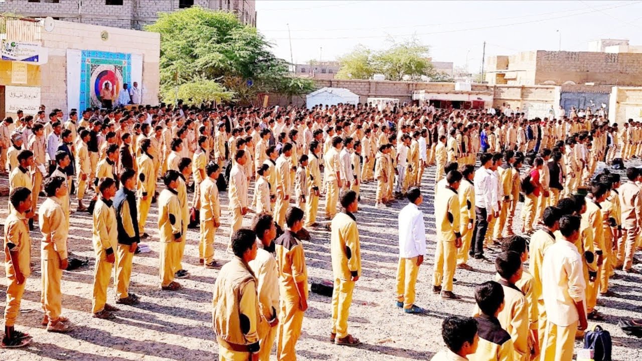 تحية العلم بمدرسة الميثاق في مدينة مارب اليمن yemen