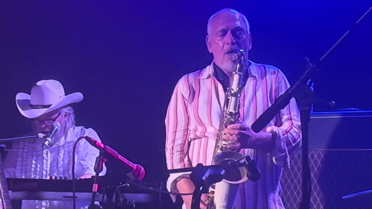 One of the best sax solos that you will ever see - The Black Sorrows - Tamworth, 16 January 2026