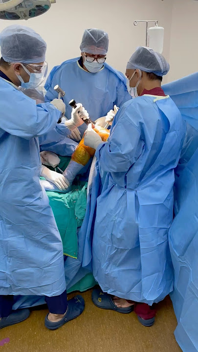 knee replacement OT-it takes Precision & power in fitting a new knee #totalkneereplacement