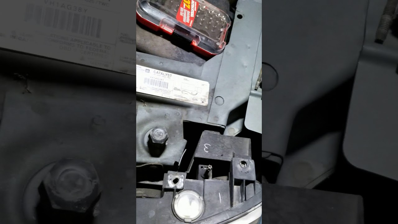 How To Replace Headlight Bulb on 2003 buick park avenue Part 2 - YouTube