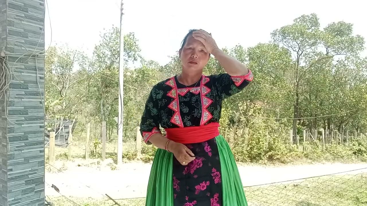 Nkwv txhiaj ntsuag tsis muaj niam muaj txiv tsis muaj neeg yuav