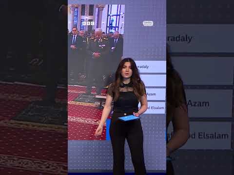 صلاة السيسي في مسجد السيدة نفيسة وتساؤلات عن أسباب التباعد بين المصلين