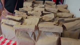 Facebook community group hands out meals and supplies in Daytona Beach