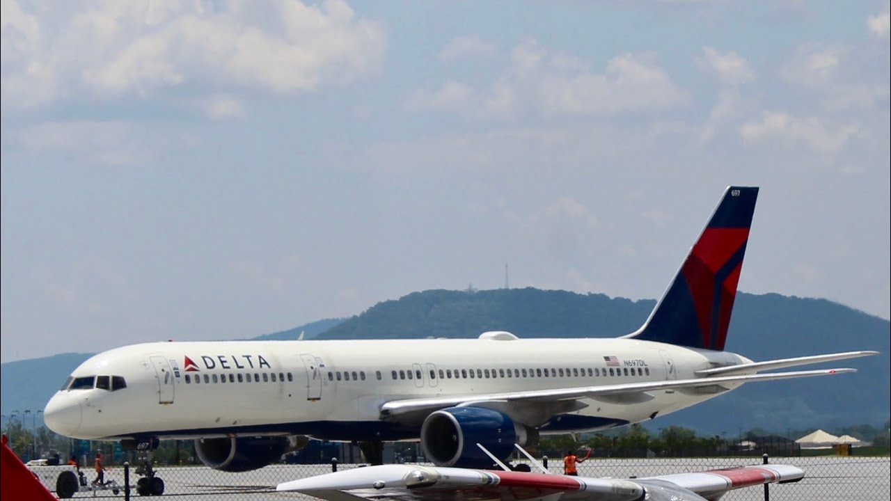 Delta Boeing 757-232 (N697DL) Charter Takeoff | Roanoke Blacksburg