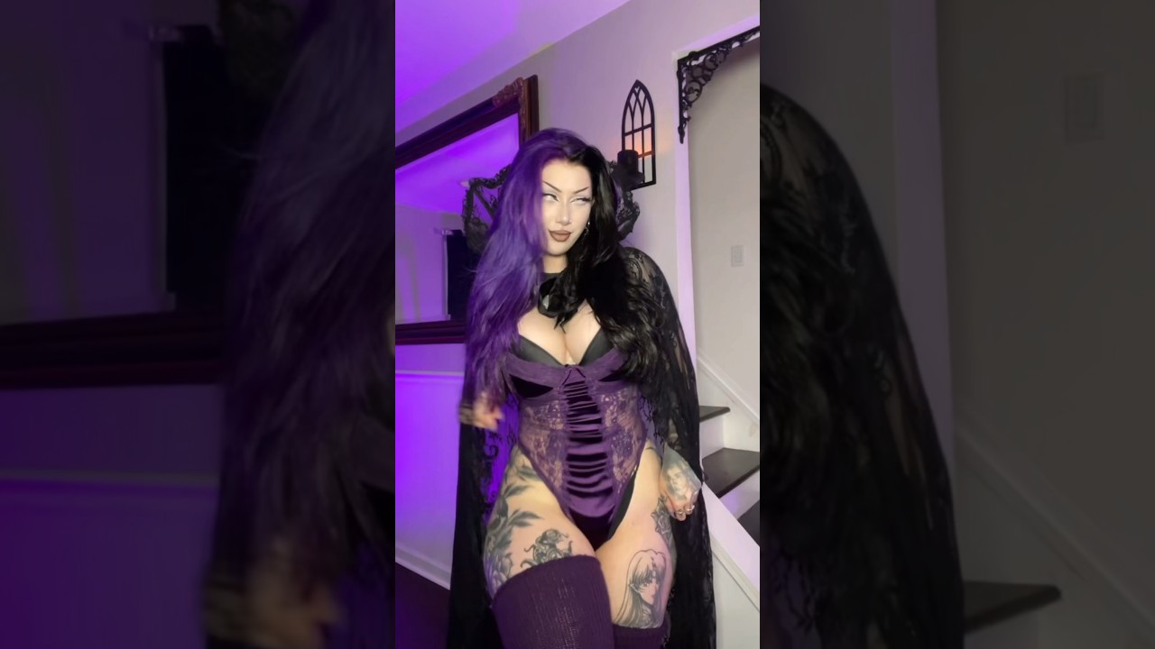 Comfy or vampy??🧛🏻‍♀️🧛🏻‍♀️ #gothic #gothgirls #tattoos