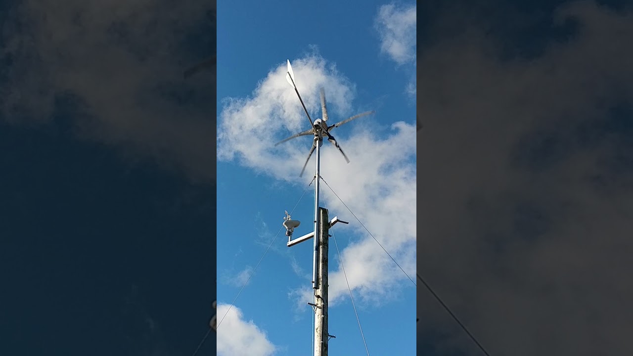 IstaBreeze Heli 2.0 Wind Turbine. - YouTube