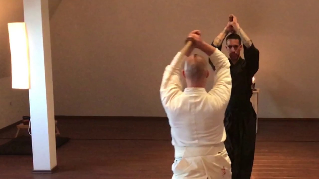 Kiriotoshi 2 4 Zen Nihon Kendo Renmei Iai 切り落とし 全日本剣道連盟居合 Youtube