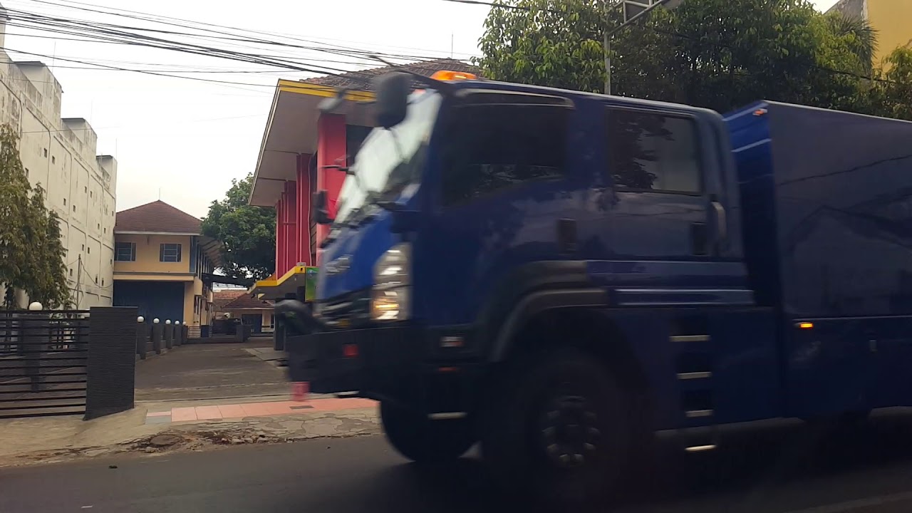 Konvoi Pengangkut Uang Bank Indonesia Youtube