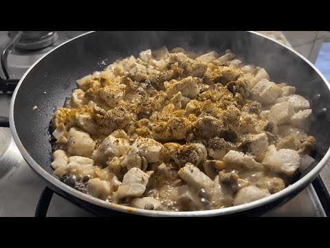 Video: Cum Se Gătește Julienne Cu Ciuperci și Pui