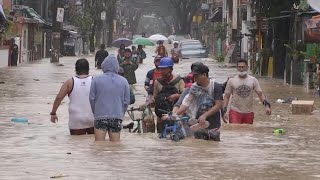 المياه تغمر عددا من أحياء مانيلا بعد مرور الإعصار فامكو | AFP